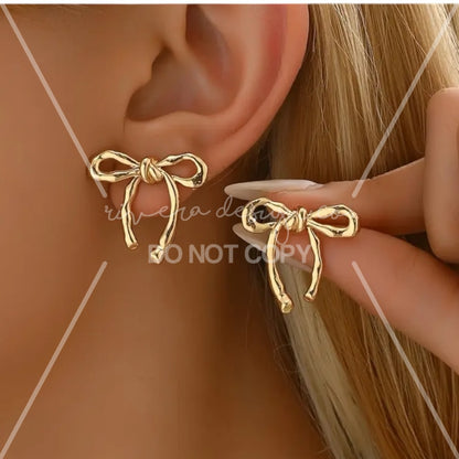 ✨ 14K Gold-Plated Bow Earrings ✨