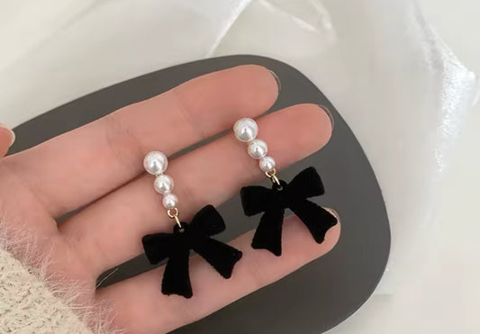 Black Pearl Bow Earrings